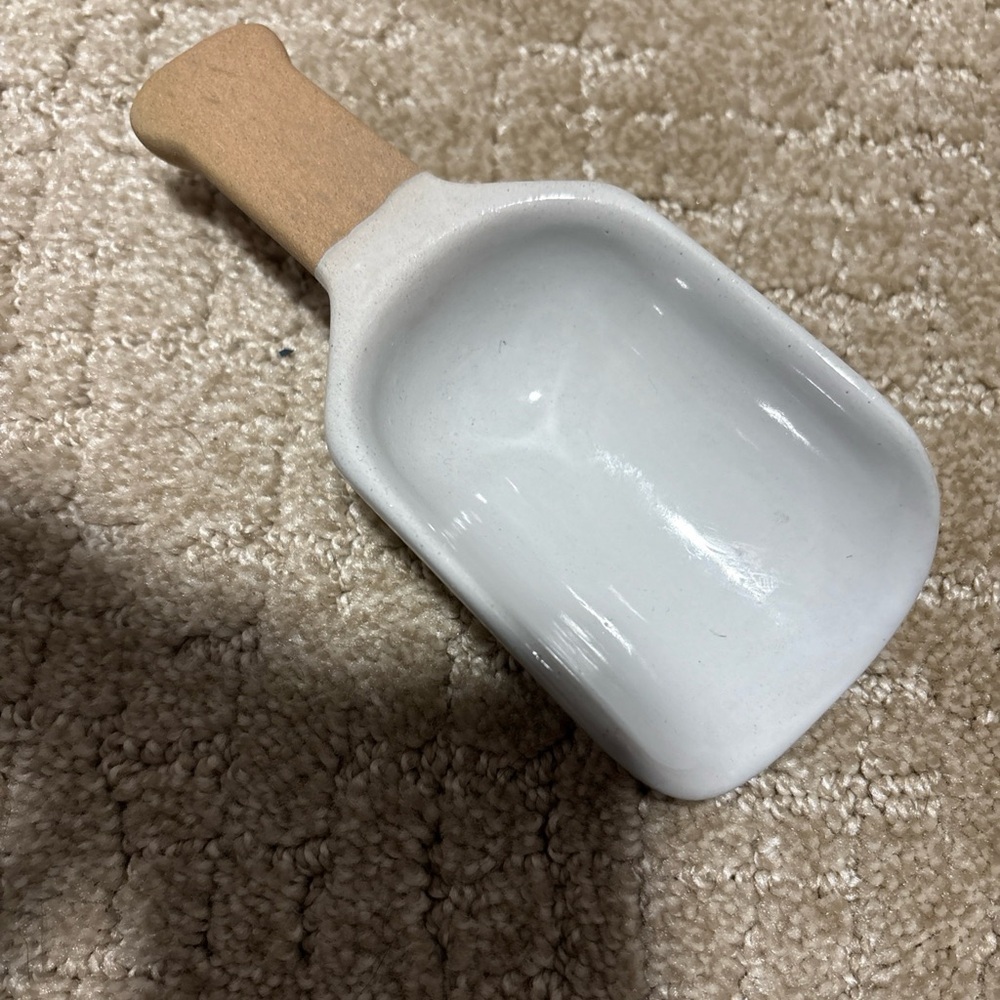 Potterie Scoop 6.5x2.75x1.25 Sugar Scoop